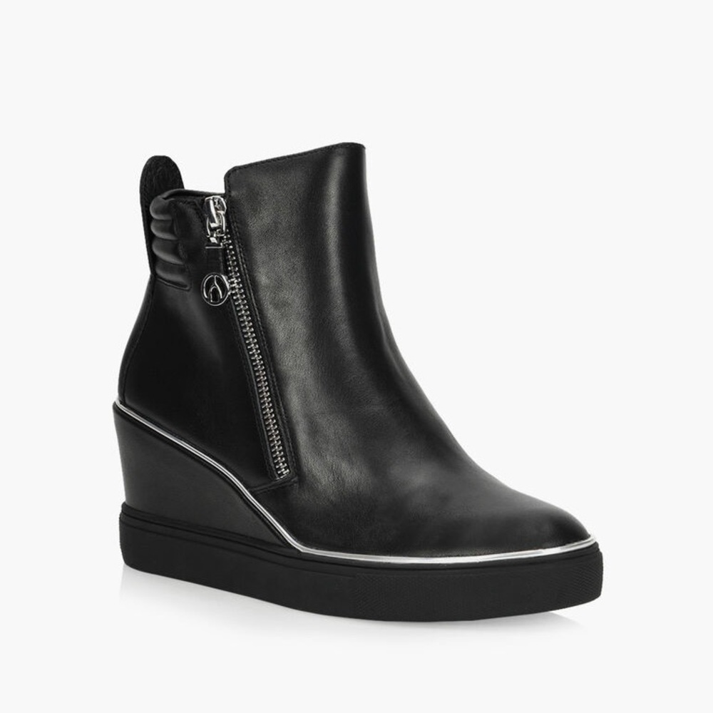 The Wishbone Collection Leather Nancy Boots Black Size 8